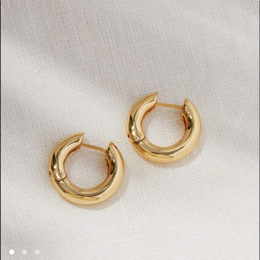 NWT Soludos Scarlett Small Hoops